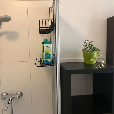 Lime Homes: Balkon, Kueche, Netflix *